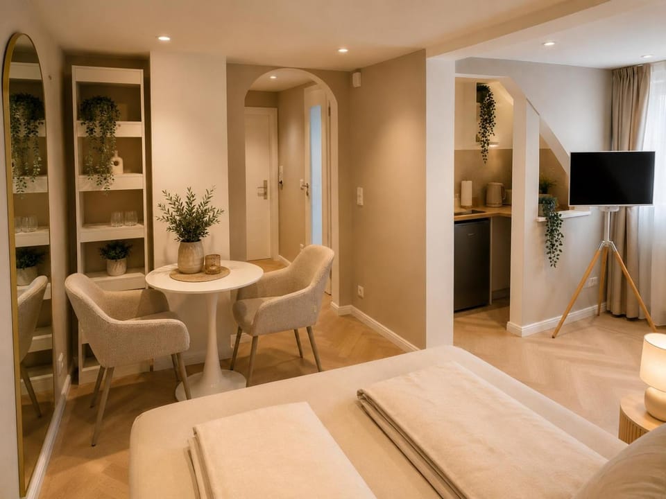 Bed, TV and multimedia, Kitchen or kitchenette, Dining area, kitchen