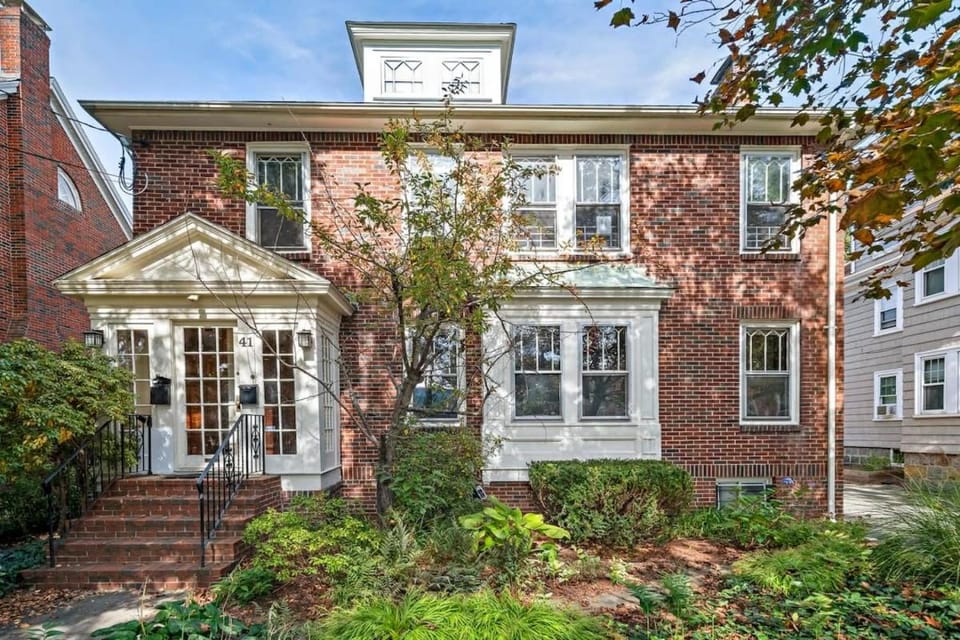 Walk to T, Jamaica Pond, Dining & Whole Foods Apartment in Jamaica Plain