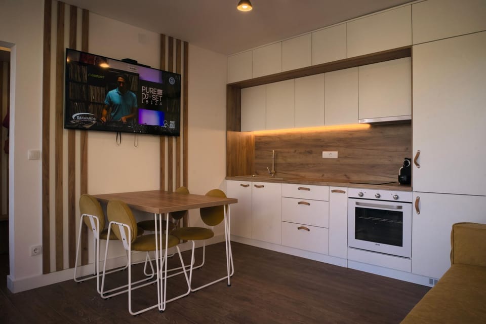 Dining area, kitchen