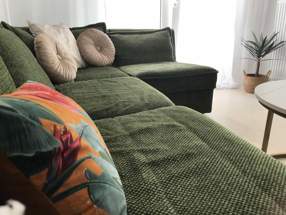 Archon Jacuzzi Luxury Apartment - 3 BDR, Stylish Jacuzzi, Chic and Relaxing, 13 km from Airport Apartment in Thessaloniki
