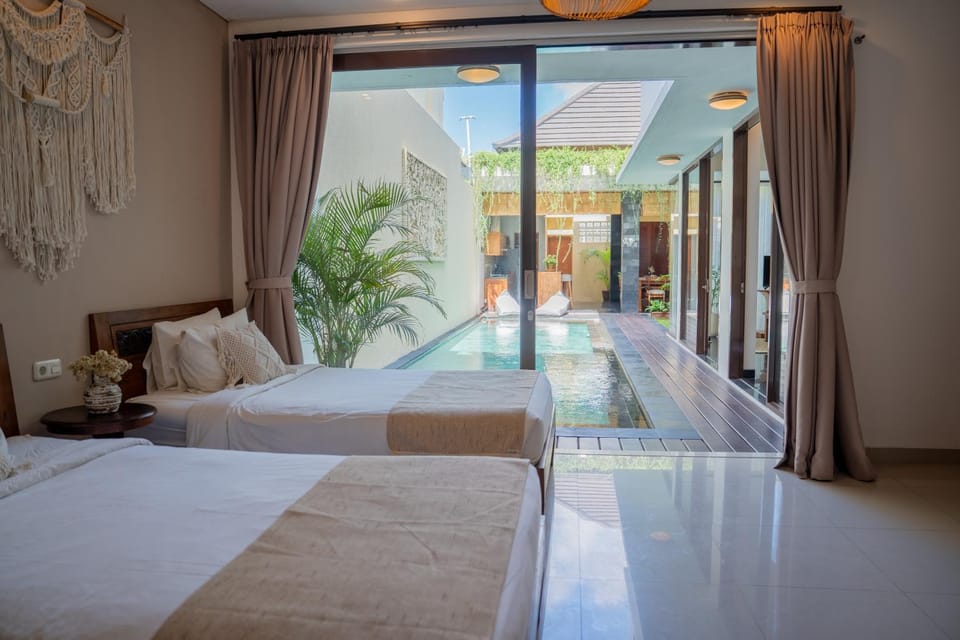 Bed, Photo of the whole room, Bedroom, Pool view, Swimming pool
