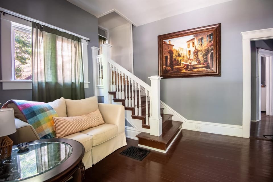 Magnolia Middle Suite Queen BedsCouplesDowntown Apartment in Vestavia Hills