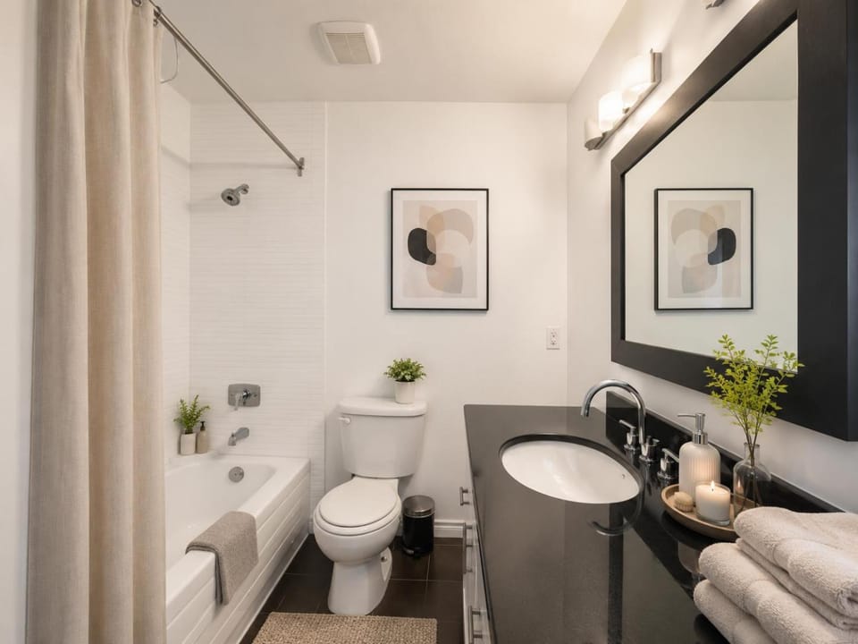 Chic 2 Bedroom Apt Vancouver City Centre Steps to Everything Apartment in Vancouver