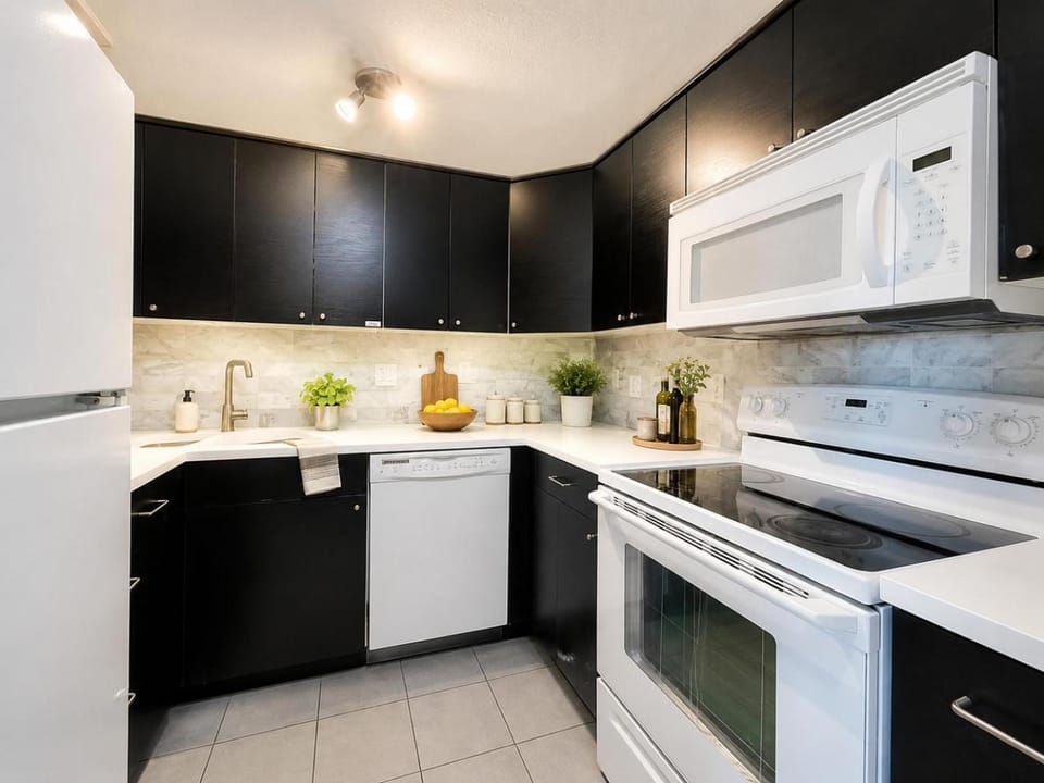 Chic 2 Bedroom Apt Vancouver City Centre Steps to Everything Apartment in Vancouver