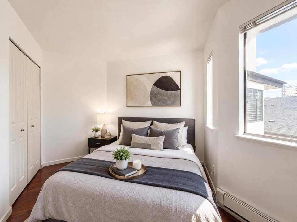 Chic 2 Bedroom Apt Vancouver City Centre Steps to Everything Apartment in Vancouver