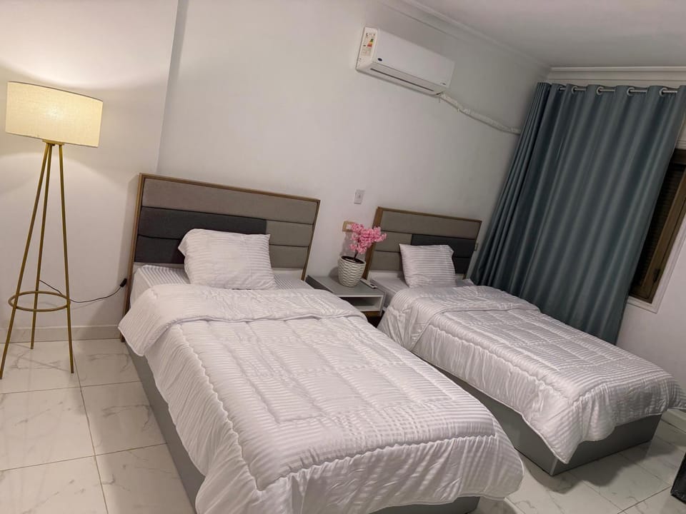 Bed, Bathroom, Photo of the whole room, Bedroom, air conditioner