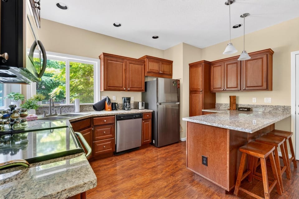Mt Hood Home Game Room Sleeps 9 Dog-Friendly House in Welches