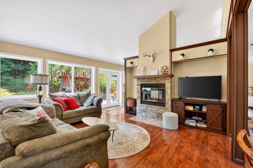 Mt Hood Home Game Room Sleeps 9 Dog-Friendly House in Welches