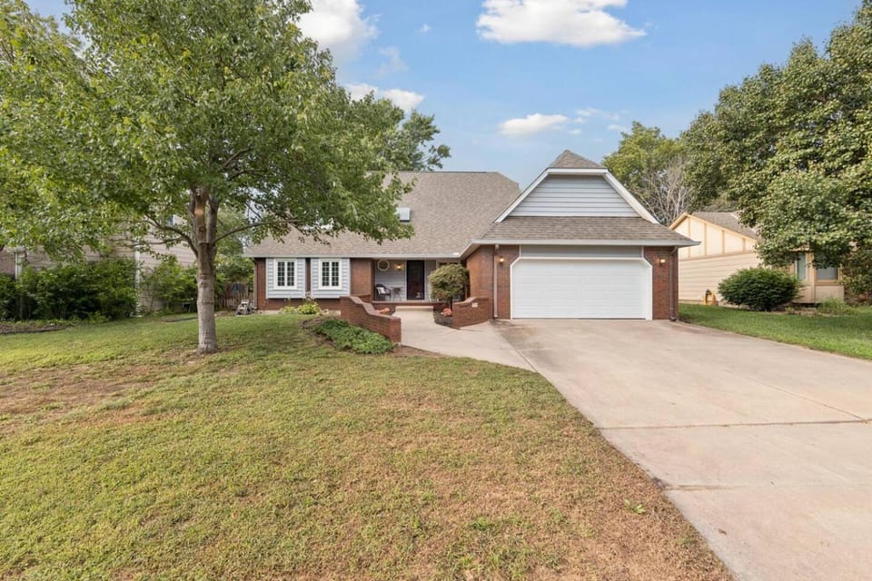 Spacious Getaway with Pool Table and Fire Pit House in Wichita