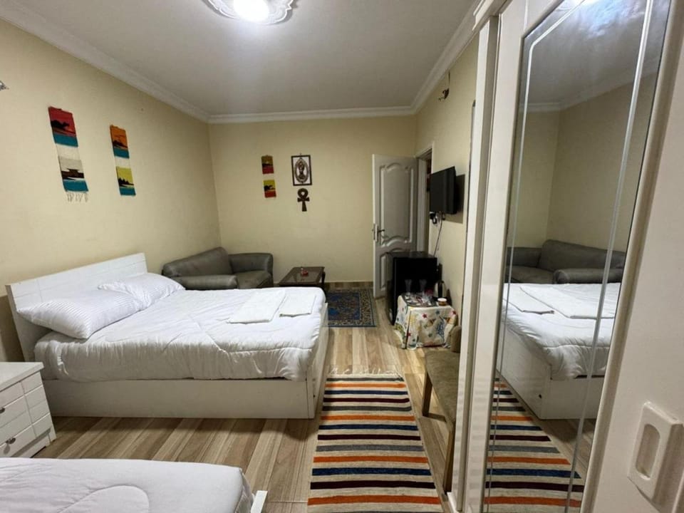 Akhnaton pyramids inn Bed and Breakfast in Egypt