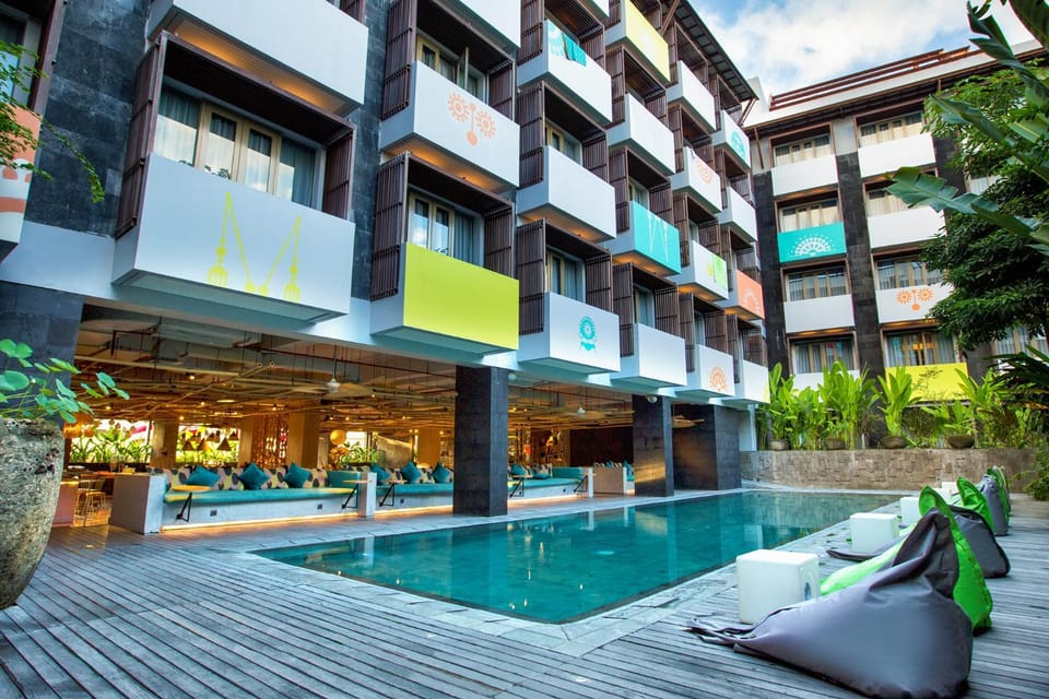 Property building, Patio, Communal lounge/ TV room, Day, Evening entertainment, Pool view, Swimming pool, sunbed