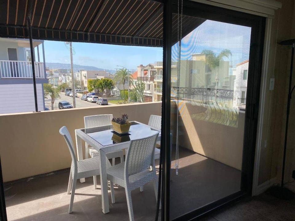 Hermosa Beach. Views of Waves & Park. Walk to Pier Villa in Hermosa Beach