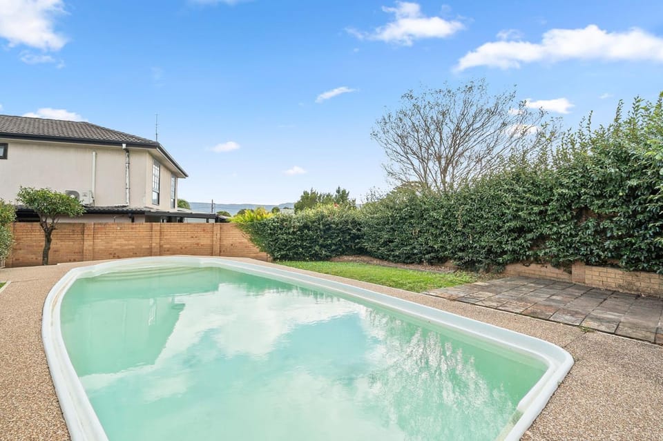 Kanahooka Lakeside with Pool & Family Escape House in Wollongong