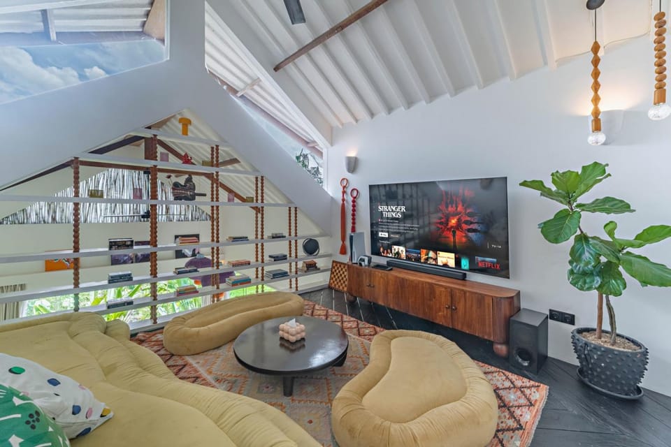 Rice Field View | Cinema | Game Room | Canggu Villa in North Kuta