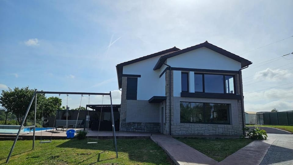 Villa de Lujo en Gijón, Piscina Climatizada, Bar Villa in Asturias