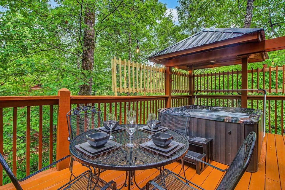 Family owned Cabin 6 miles to Gatlinburg downtown Cabin in Gatlinburg