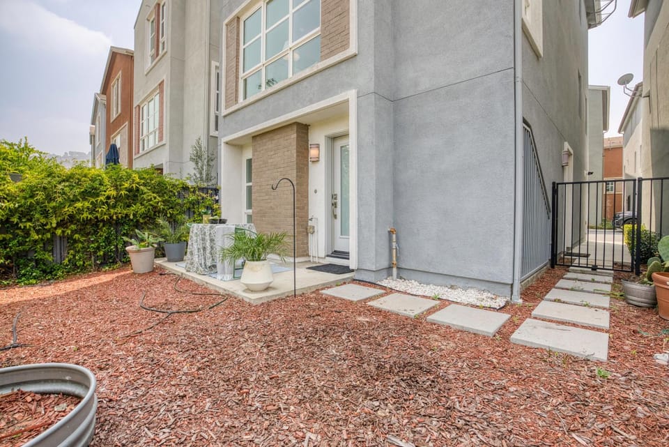 Spacious 4BR Retreat Near Griffith Park & Trails House in Echo Park