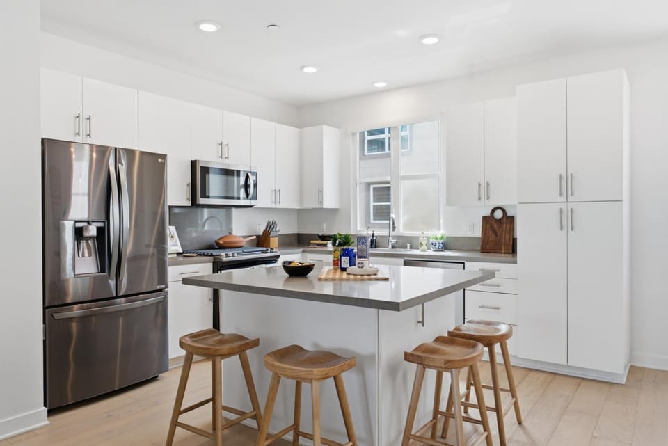 Spacious 4BR Retreat Near Griffith Park & Trails House in Echo Park