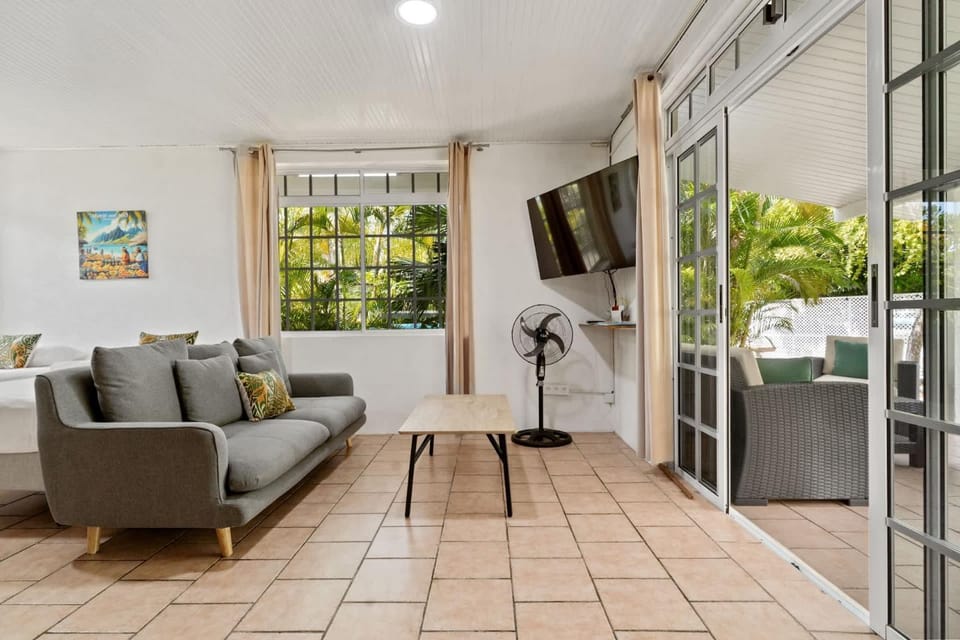 Moorea Mahana house with Private Canal to Lagoon House in Moorea-Maiao