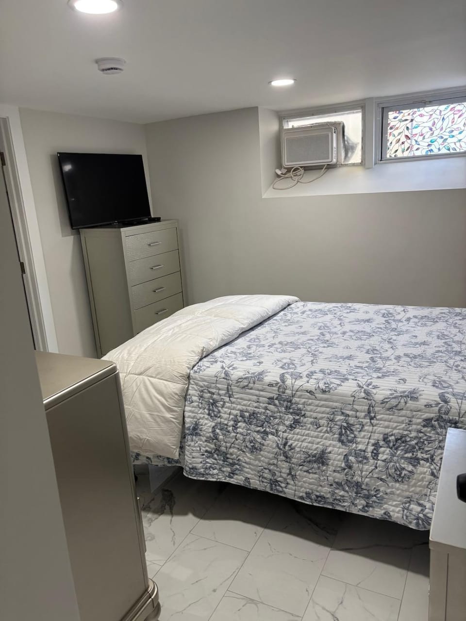 Cozy Private 2 Bedroom 2 Bathroom Retreat with Separate Entrance Apartment in Bridgeport