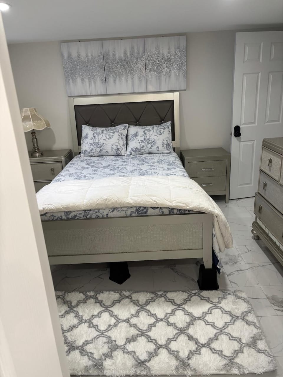 Cozy Private 2 Bedroom 2 Bathroom Retreat with Separate Entrance Apartment in Bridgeport