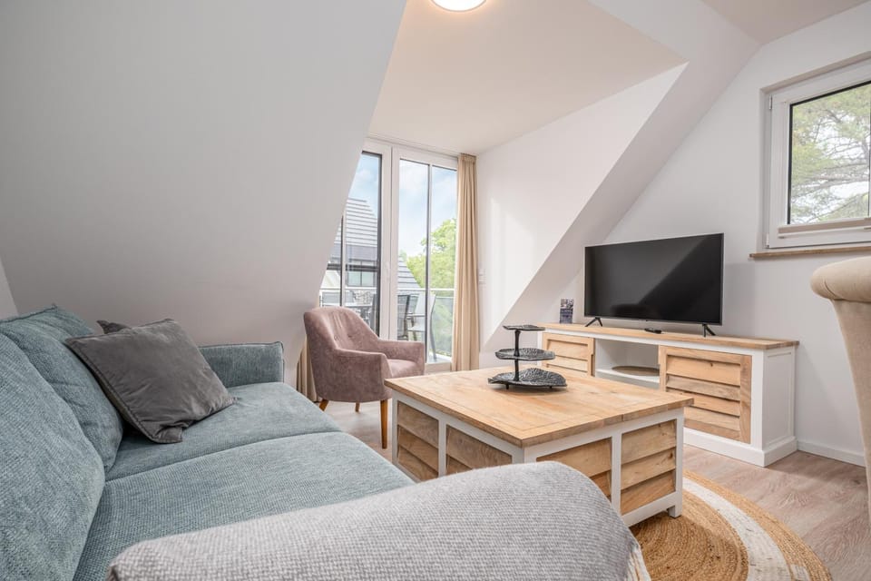 Communal lounge/ TV room, TV and multimedia, Seating area, Evening entertainment