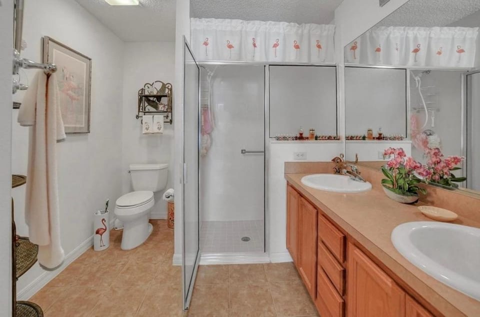 Prime Location with golf cart or walk to many areas Villa in The Villages