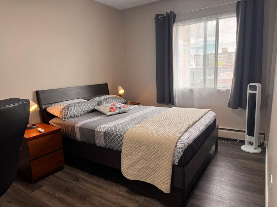 2 BR with Underground parking on 17 Ave Prime spot Apartment in Calgary