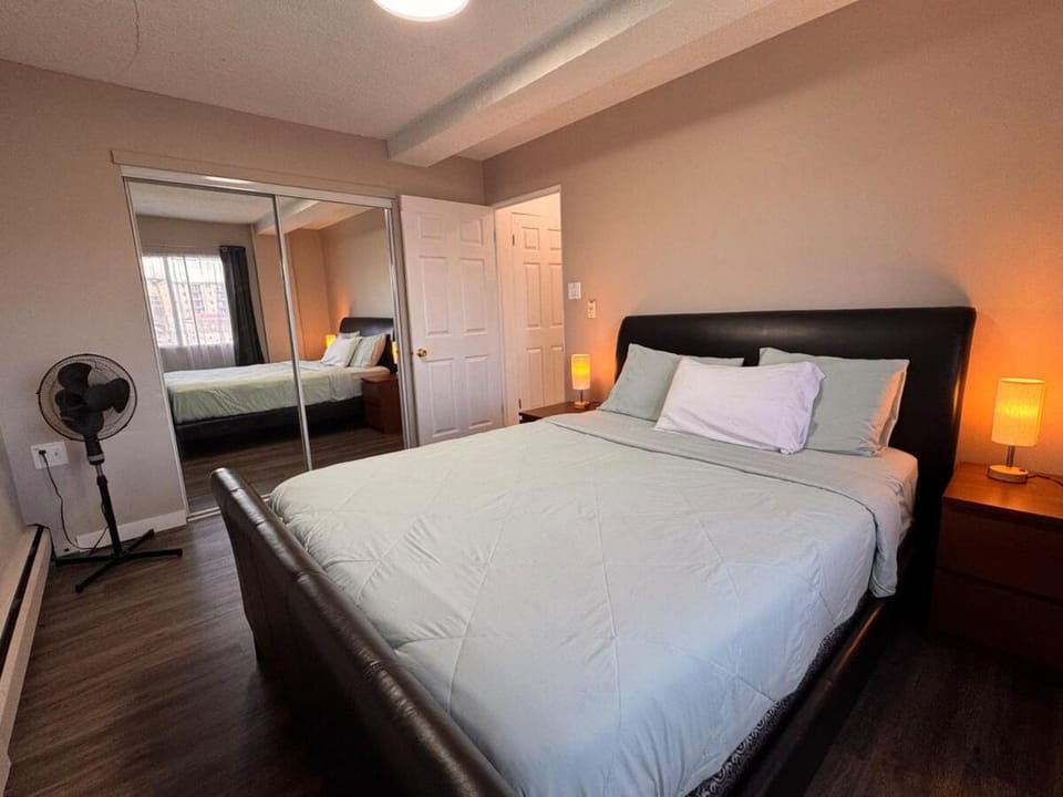 2 BR with Underground parking on 17 Ave Prime spot Apartment in Calgary