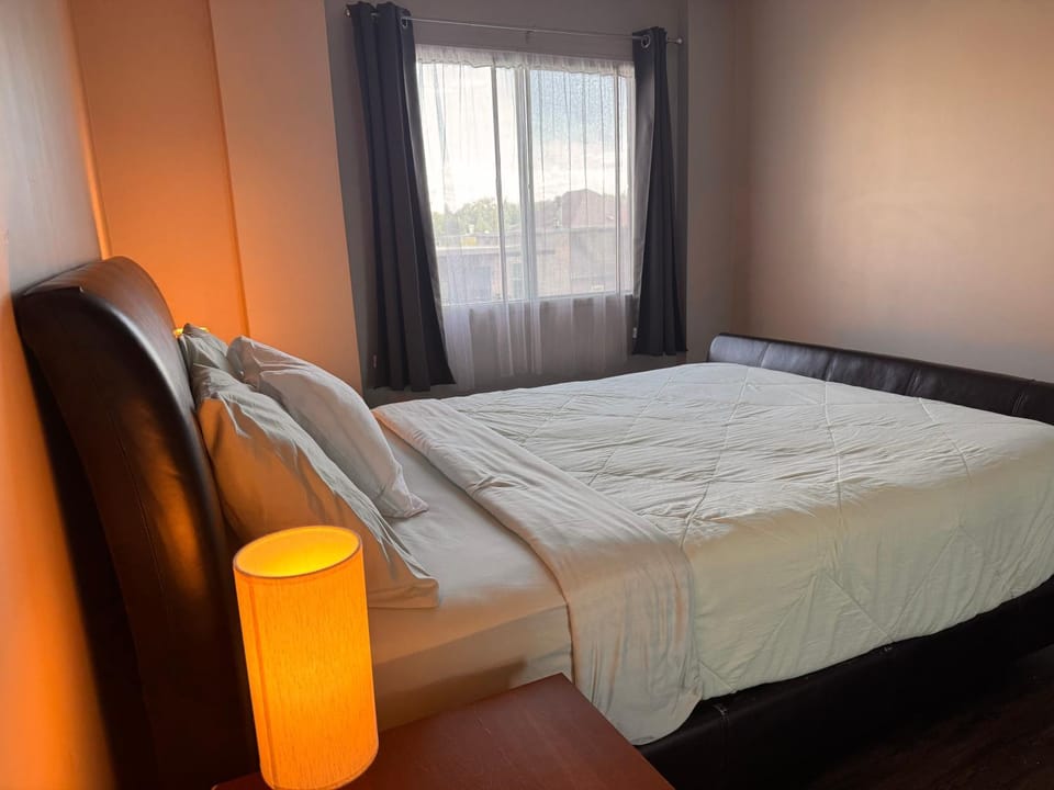2 BR with Underground parking on 17 Ave Prime spot Apartment in Calgary