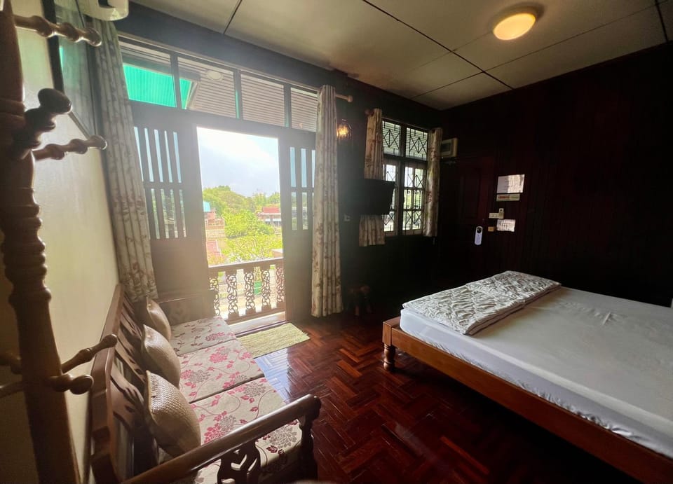 Balcony/Terrace, Photo of the whole room, River view