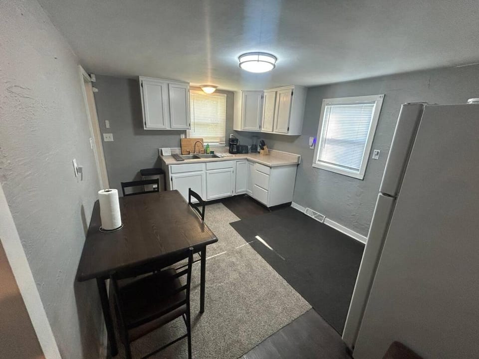 3 bedroom house with arcades House in Rockford