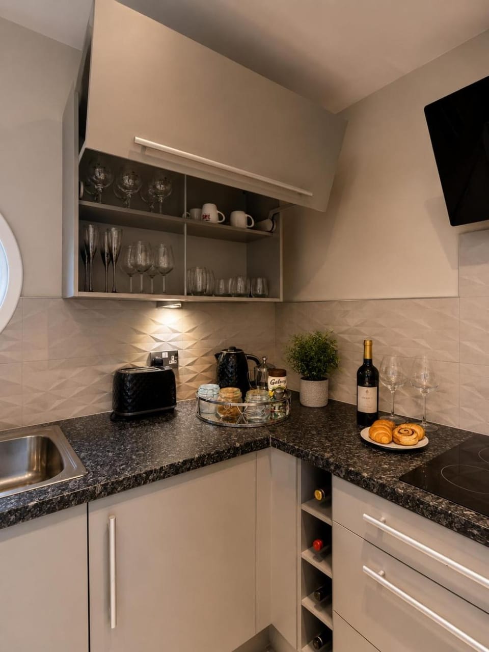 Skyline, Luxury 2BD Apartment, Free Parking Apartment in Cardiff