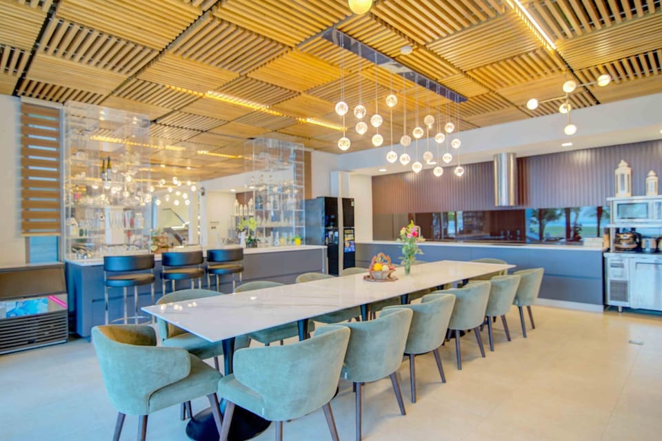 Kitchen or kitchenette, Living room, Seating area
