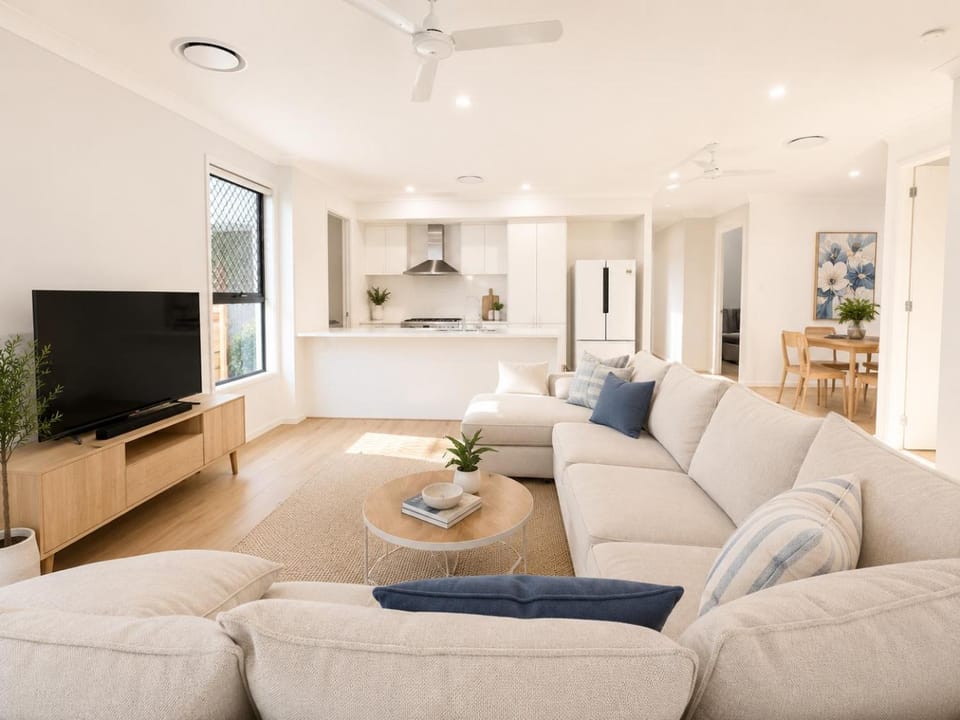 TV and multimedia, Kitchen or kitchenette, Living room, Dining area