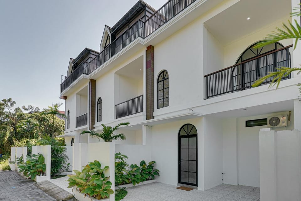 Property building, Day, Neighbourhood