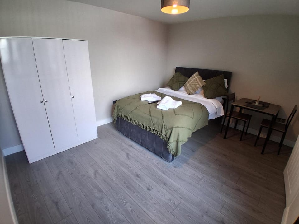 Bed, Photo of the whole room, towels, wardrobe