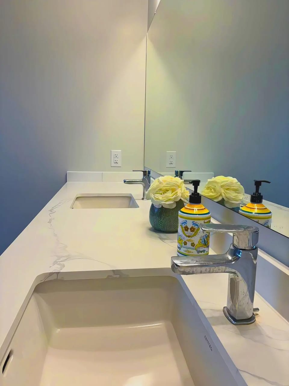 NEW Spacious BR with Ensuite Bathroom Bed and Breakfast in Innisfil