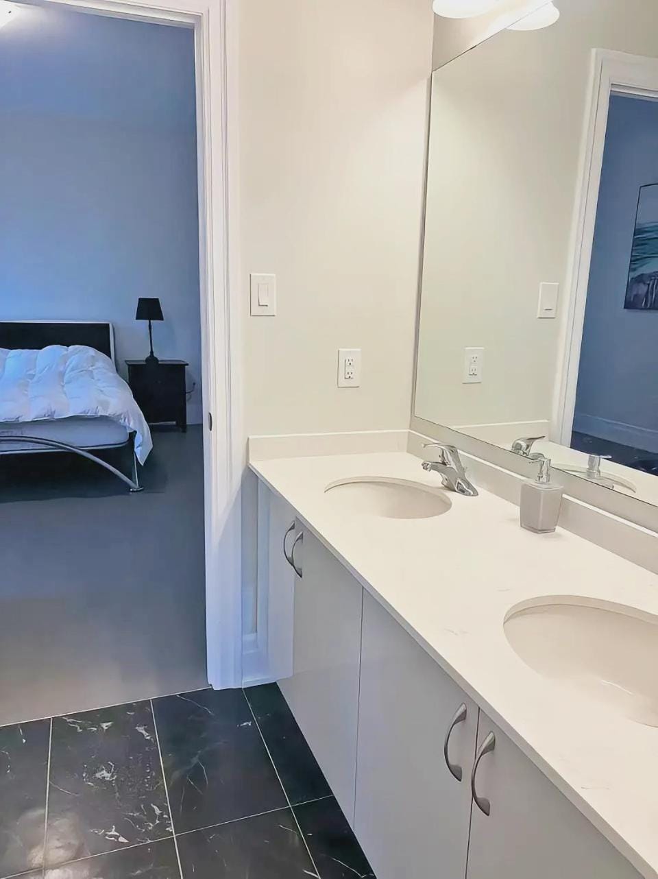 New Connected Rooms with Shared Bathroom Bed and Breakfast in Innisfil