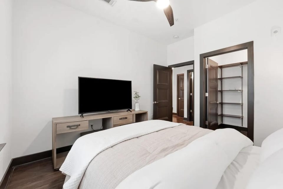 Modern Luxury 1BR 1BA Midtown Mca Luxe Stays Apartment in Atlanta