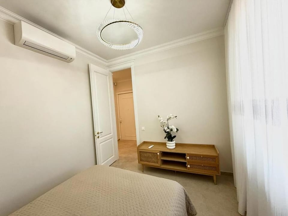 Apartment with Garden Near Beach and Tram Apartment in Nice