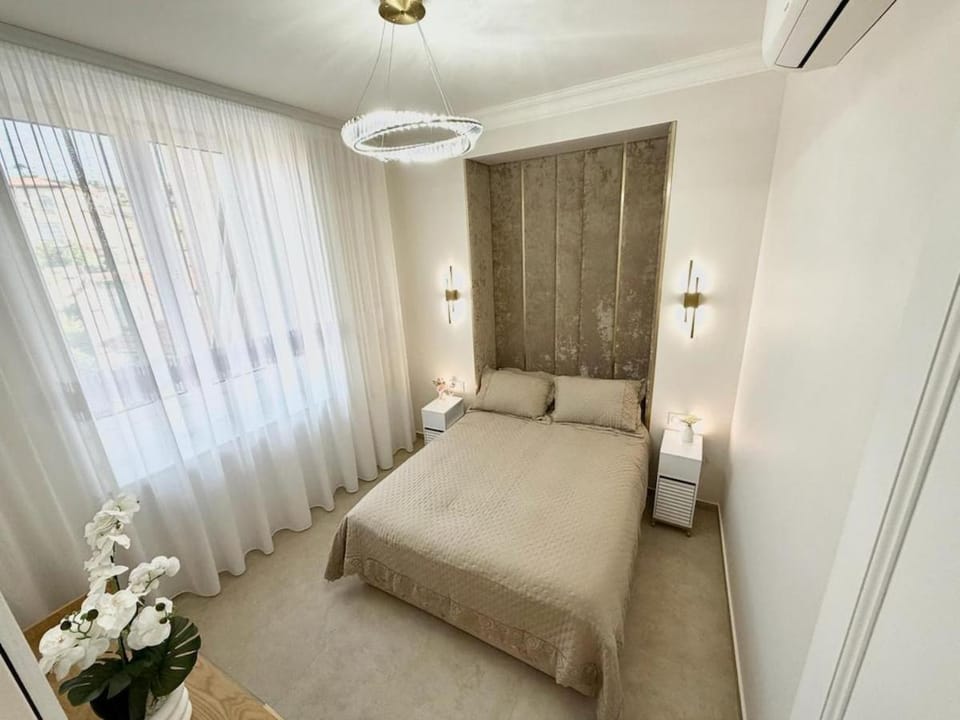 Apartment with Garden Near Beach and Tram Apartment in Nice