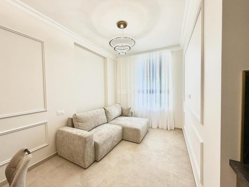 Apartment with Garden Near Beach and Tram Apartment in Nice