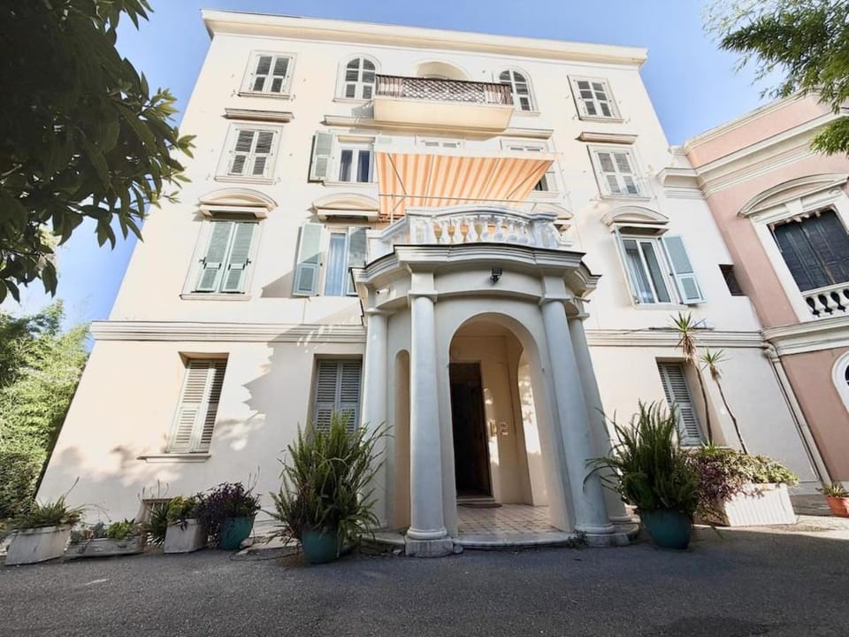 Bright Apartment with Garden Near Beach Apartment in Nice