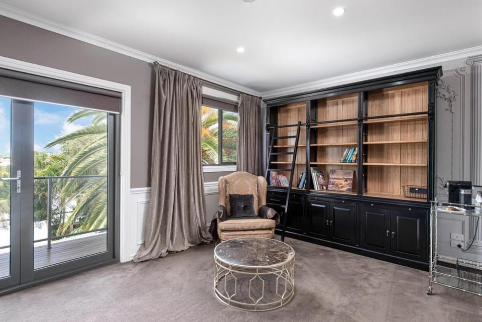 4 Bedroom Luxury Home in South Perth House in Perth