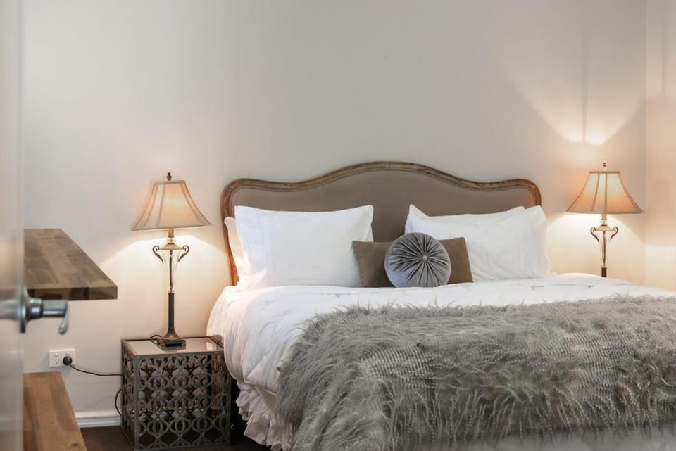 4 Bedroom Luxury Home in South Perth House in Perth