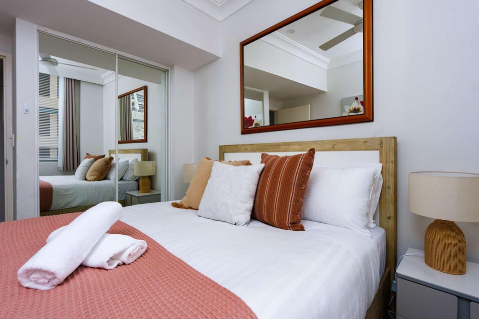 Bed, Bedroom, towels