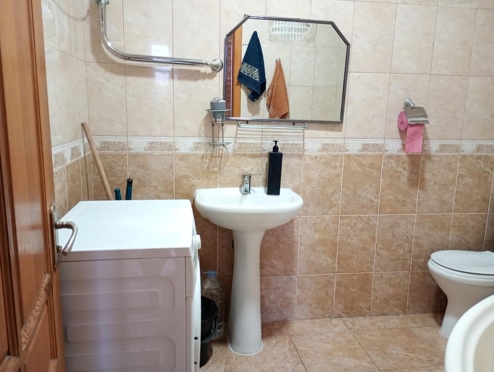 Bathroom, towels