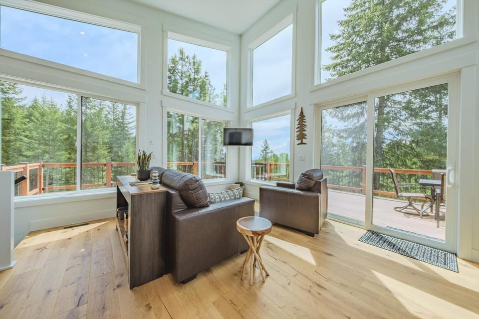 Big Sky Retreat Mountain Views House in Glacier National Park