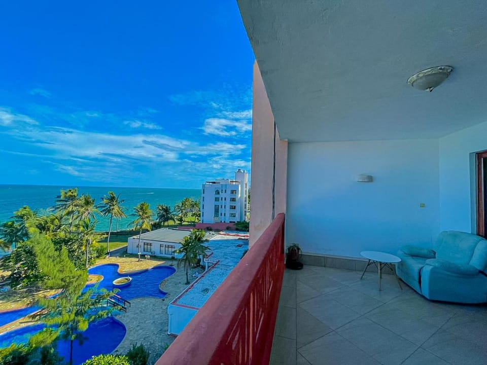 Patio, Day, Natural landscape, Garden, View (from property/room), Balcony/Terrace, Seating area, Pool view, Sea view, Swimming pool, Swimming pool